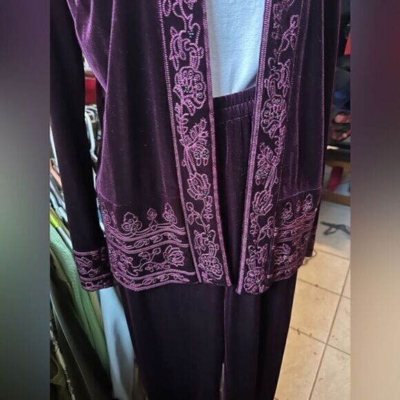 Comfort and glamour beaded velvety loungewear open card. Coldwater Creek size 12 - Picture 3 of 13